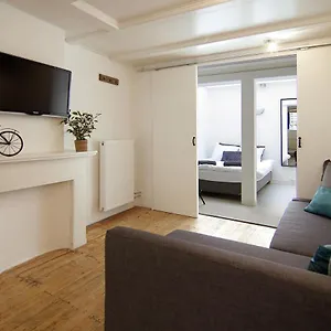 https://cosy-apartment-right-in-the-city-center.amsterdamhotelsnl.com